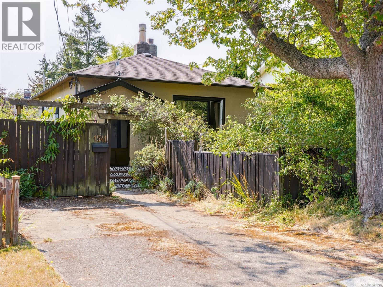1541 Burton Ave - 1