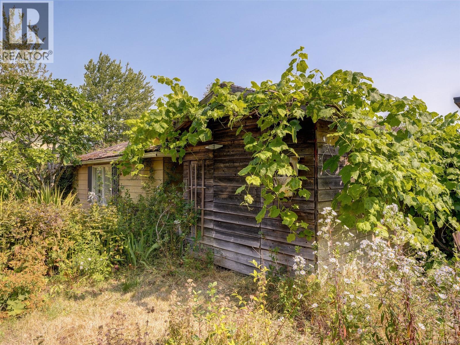 1541 Burton Ave - 19