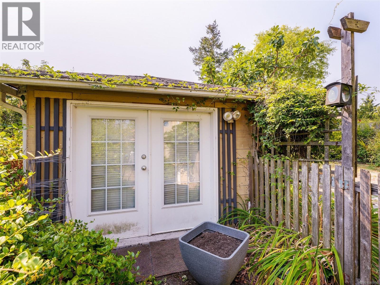 1541 Burton Ave - 20