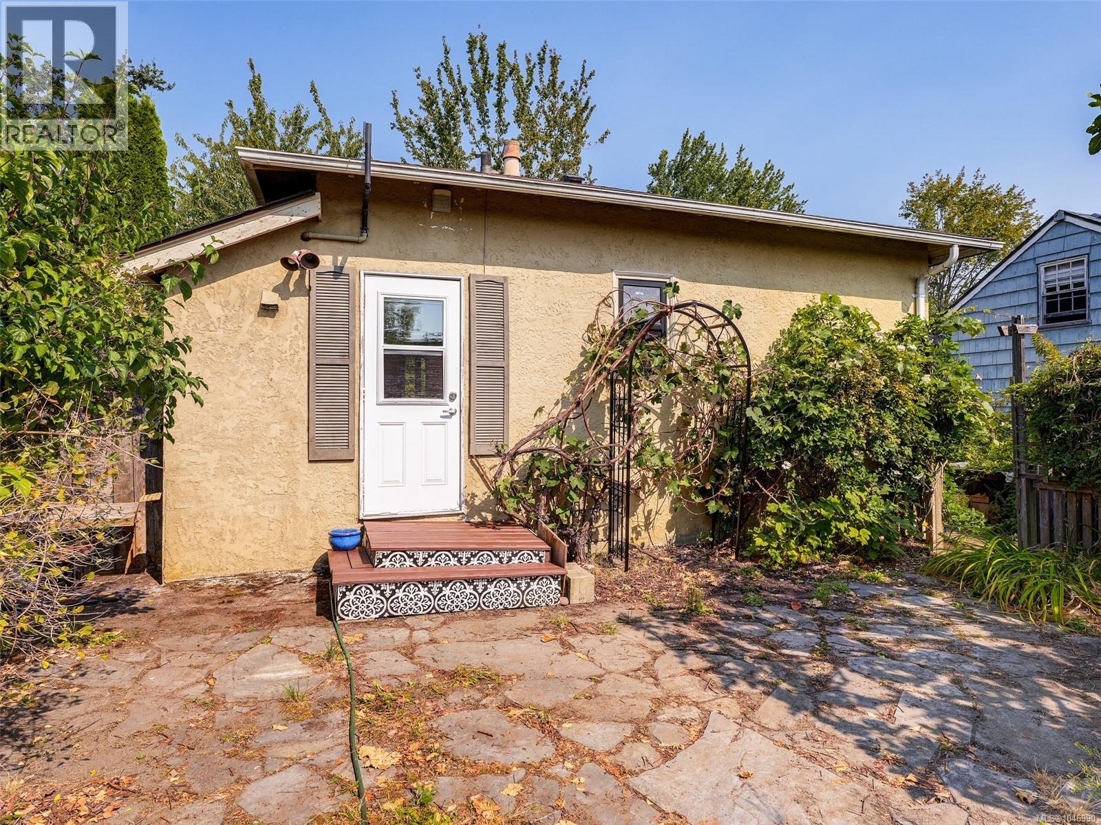 1541 Burton Ave - Image 22
