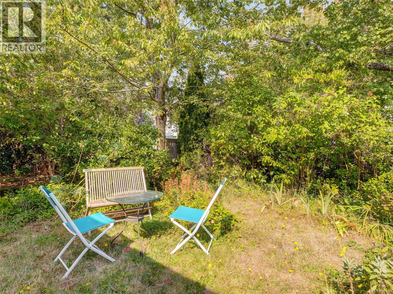 1541 Burton Ave - 24