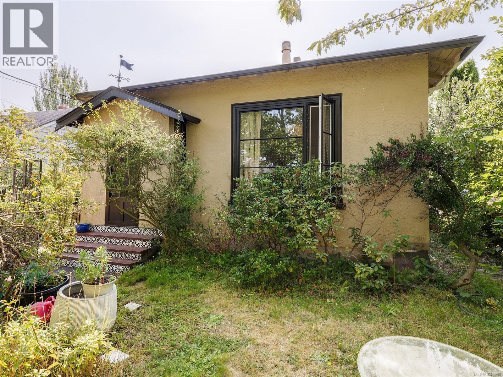 1541 Burton Ave - Image 25