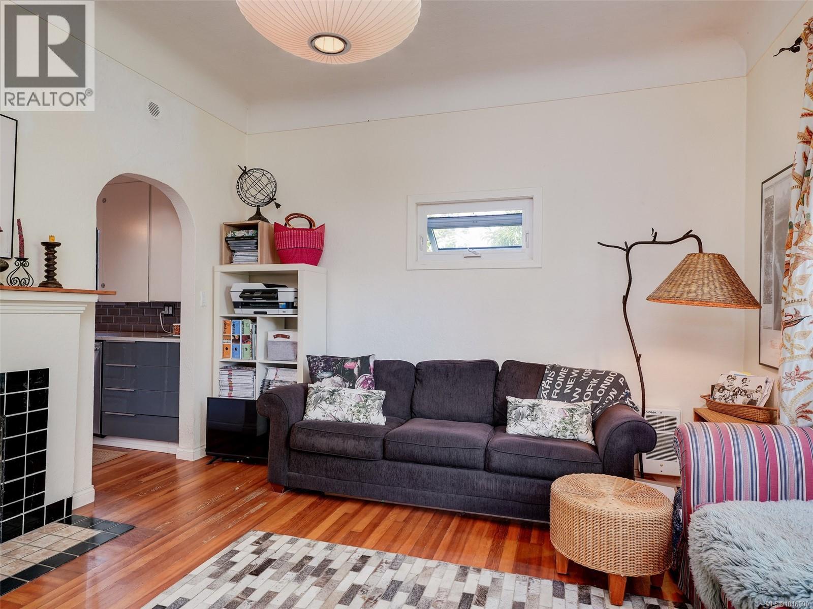 1541 Burton Ave - 4