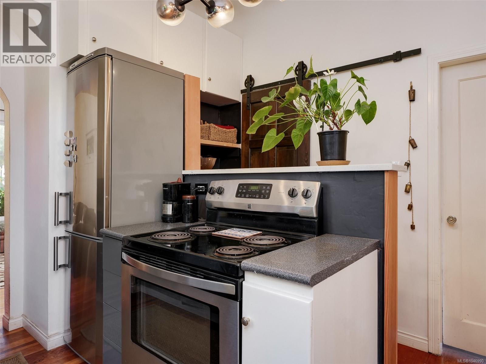 1541 Burton Ave - Image 7