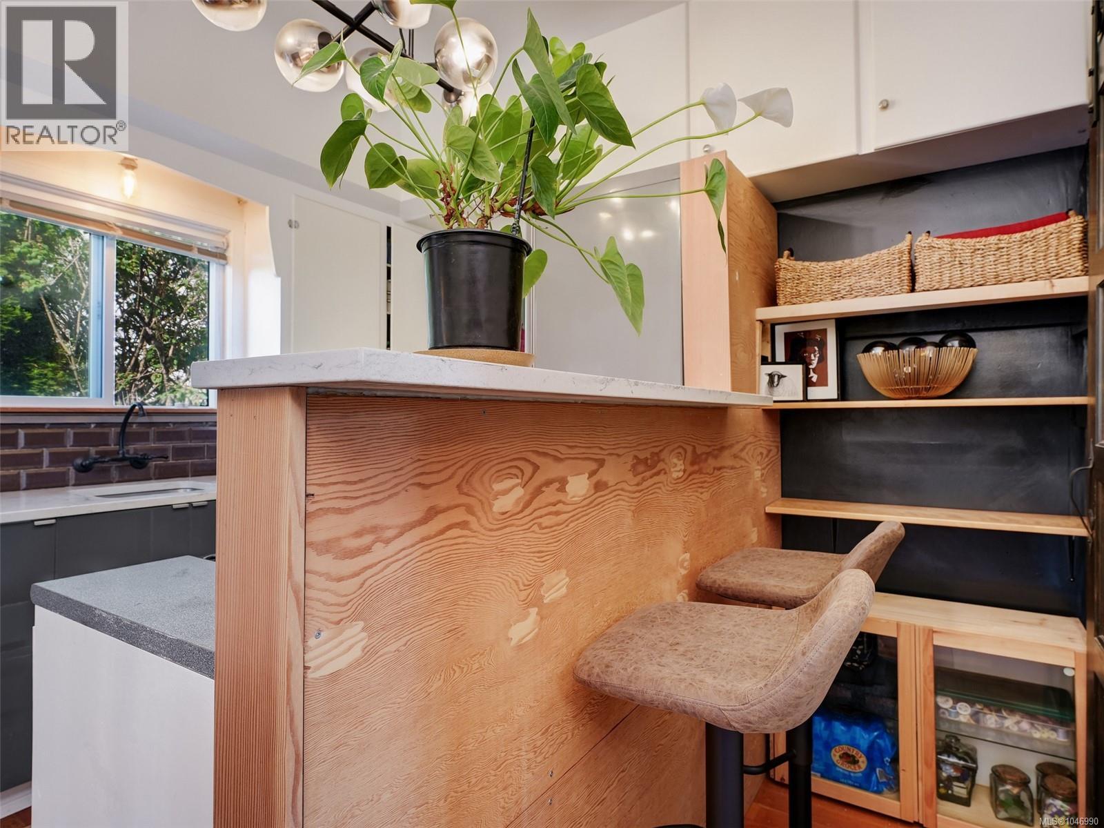 1541 Burton Ave - Image 9
