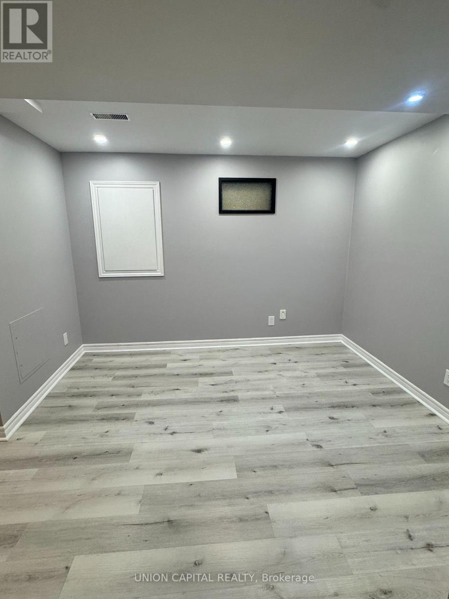 #551 10 CAPREOL COURT - 23