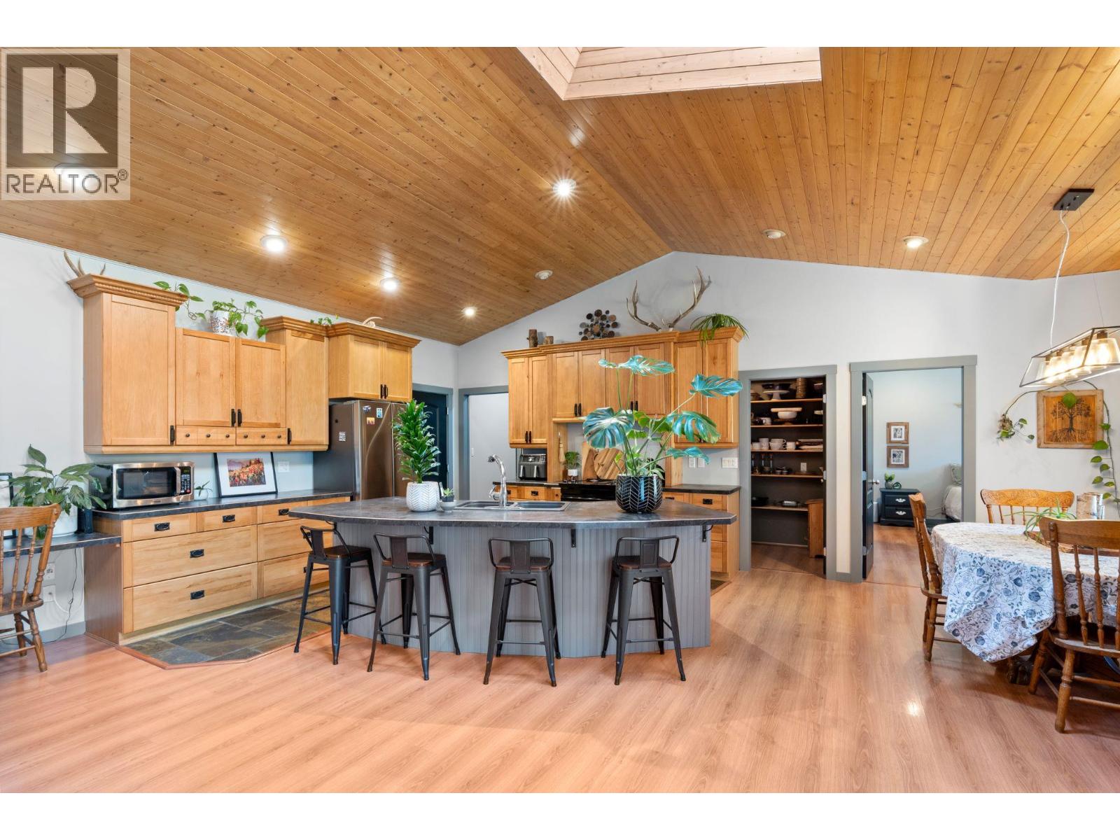 559 MCLEAN Road - 10