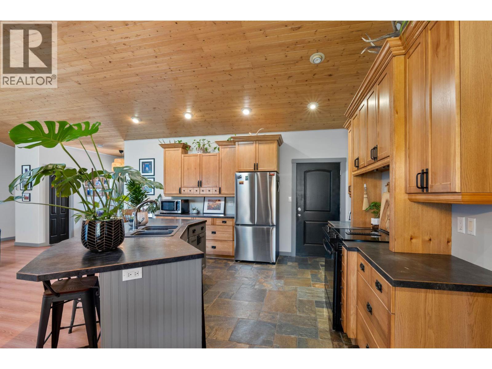 559 MCLEAN Road - Image 12