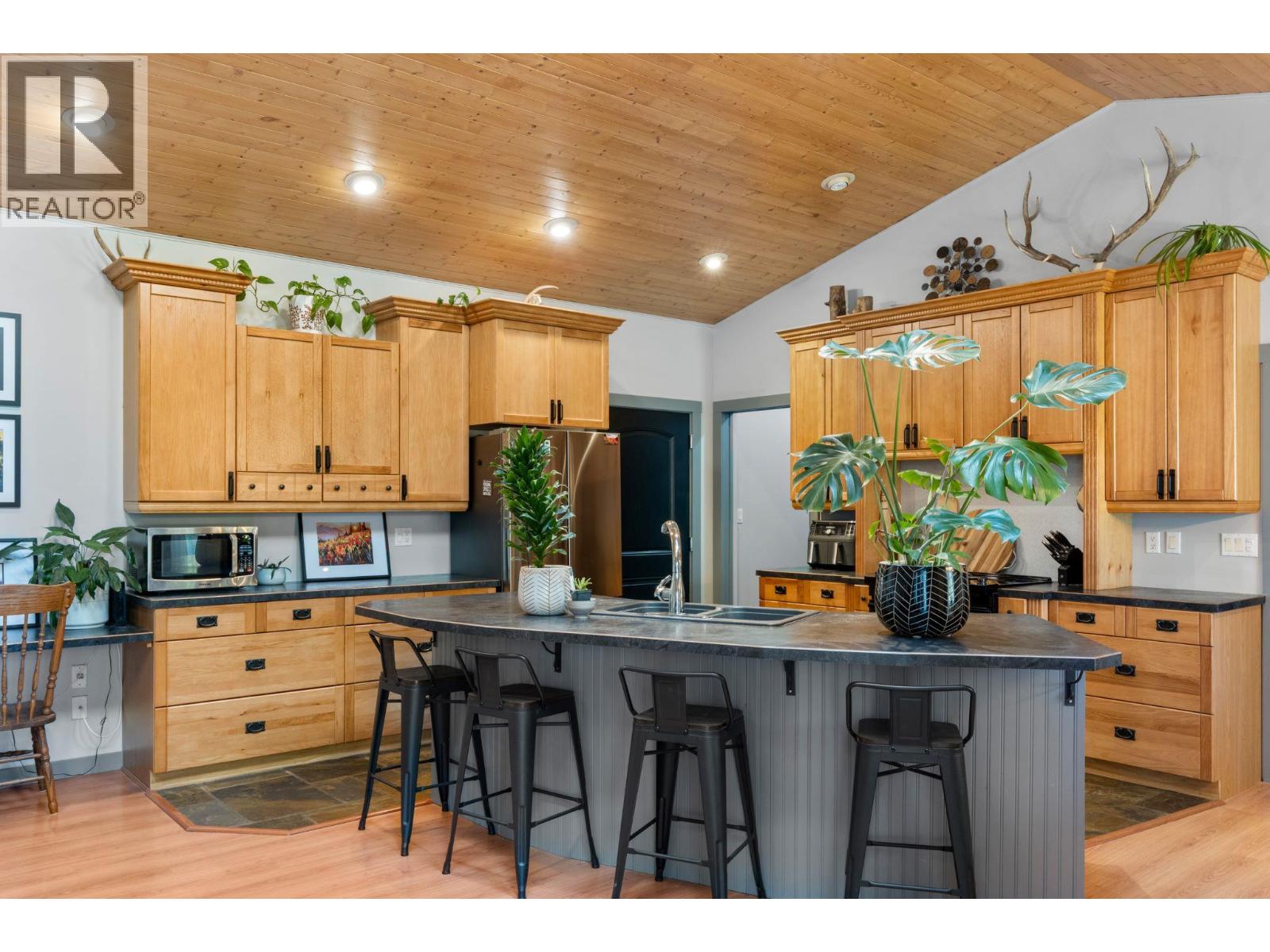 559 MCLEAN Road - Image 16