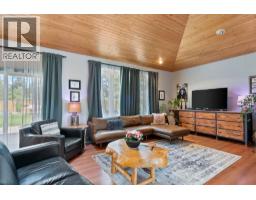 Living room - 559 Mclean Road, Barriere, BC V0E1E0 Photo 7