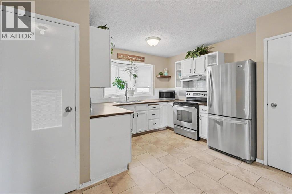 85 Rideau Close SW - 6