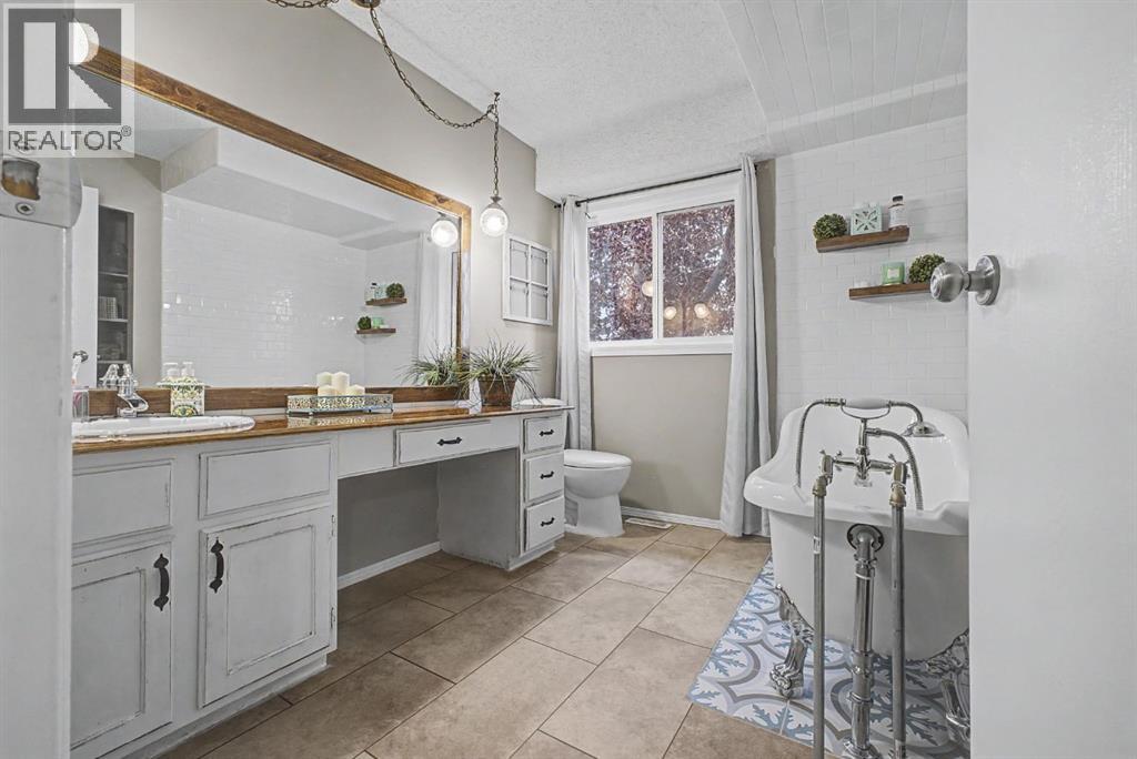 85 Rideau Close SW - 13