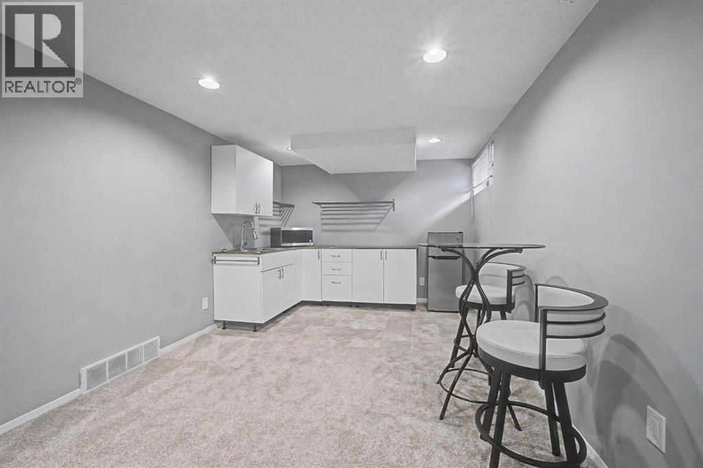 85 Rideau Close SW - 21