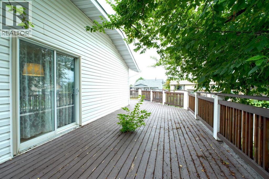 85 Rideau Close SW - 40