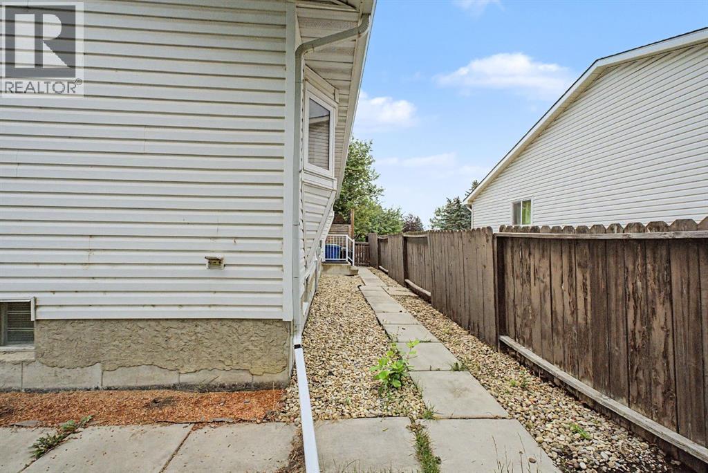 85 Rideau Close SW - 39