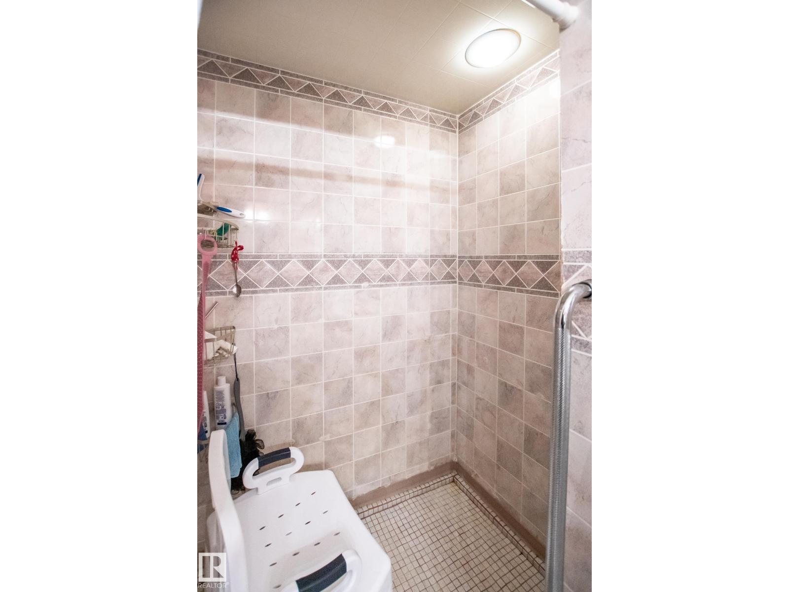 4510 41A ST - 23