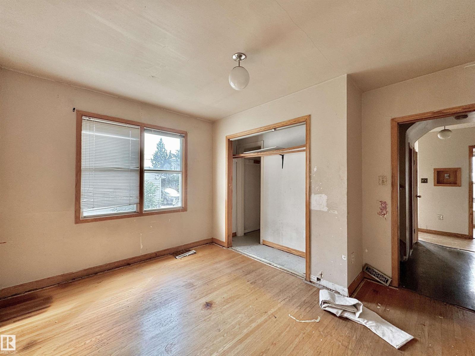 6209 106 ST NW - 10