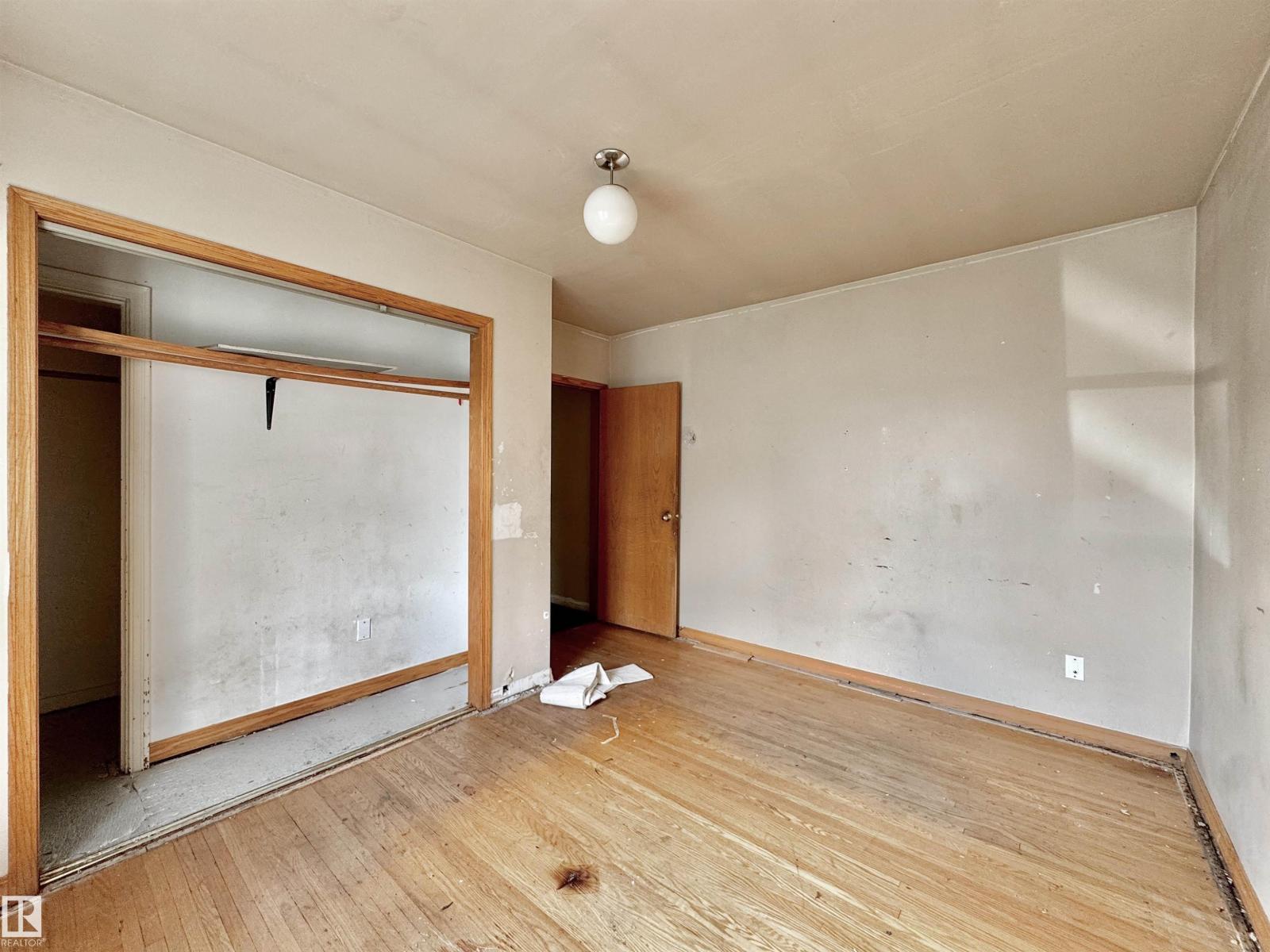 6209 106 ST NW - 11