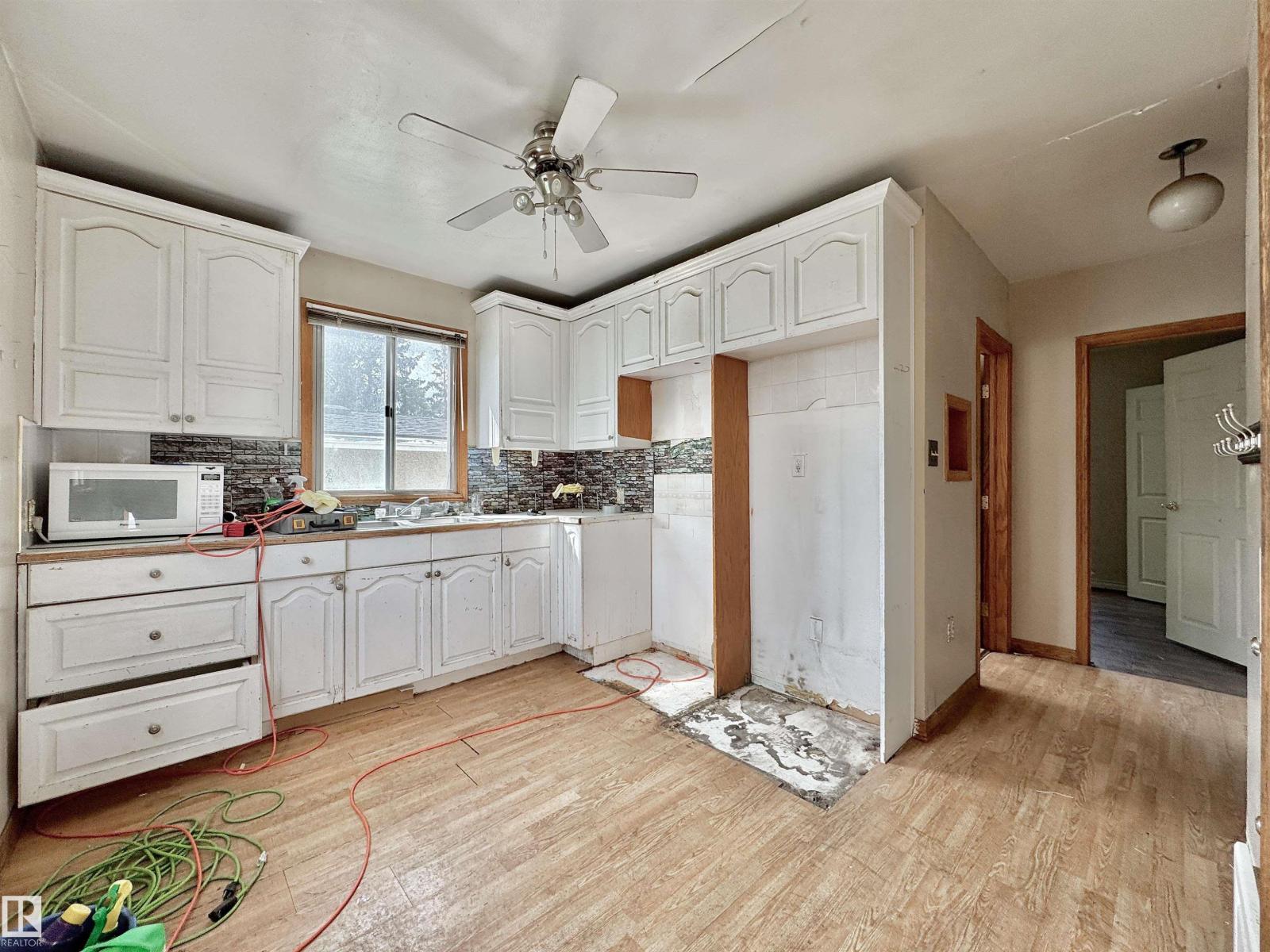 6209 106 ST NW - 18