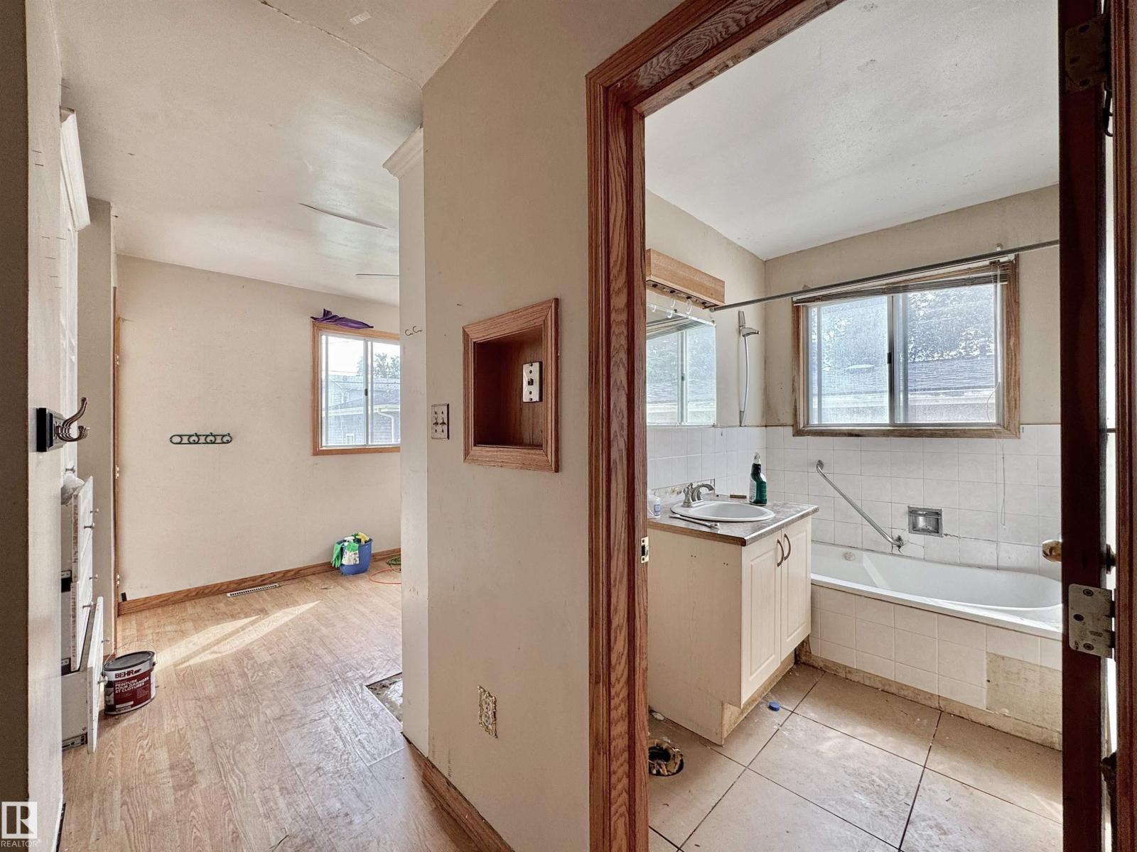 6209 106 ST NW - Image 21