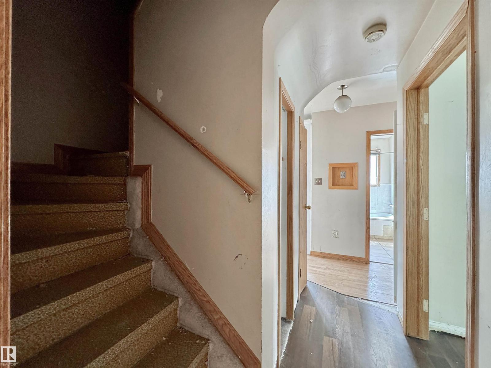 6209 106 ST NW - 22