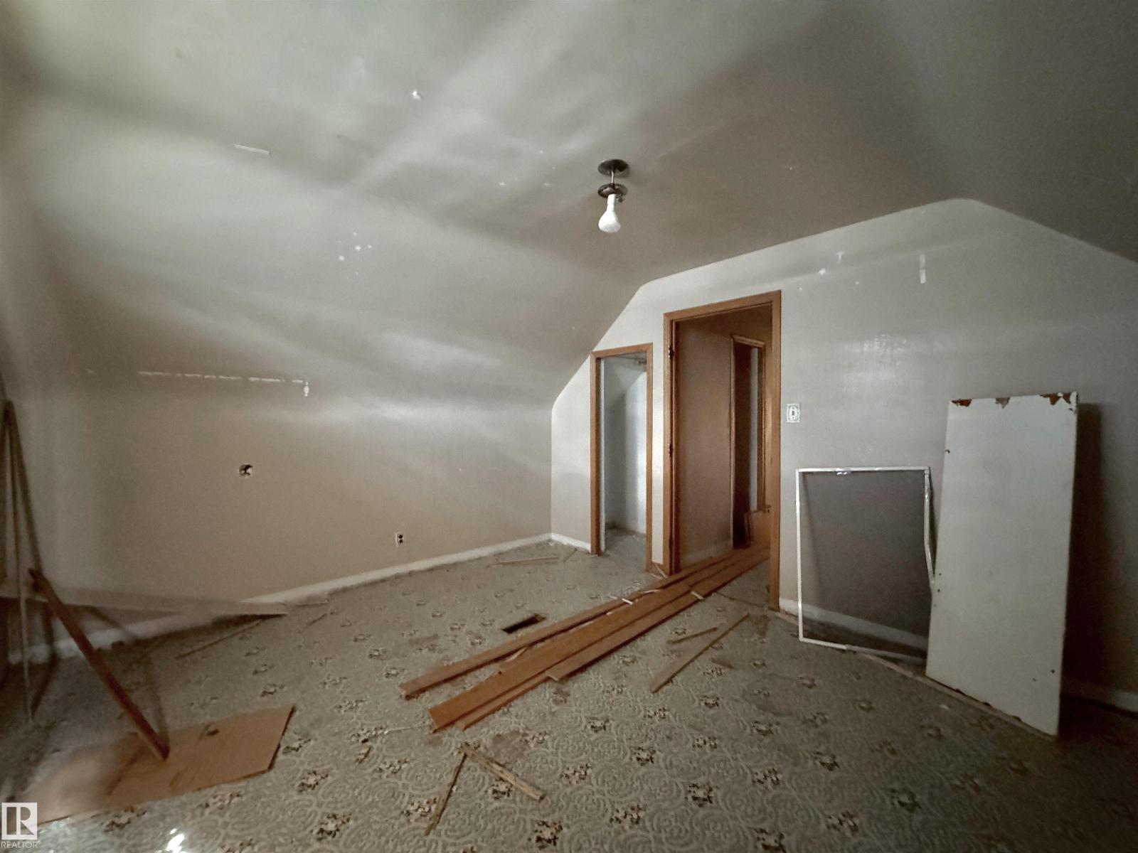 6209 106 ST NW - 28