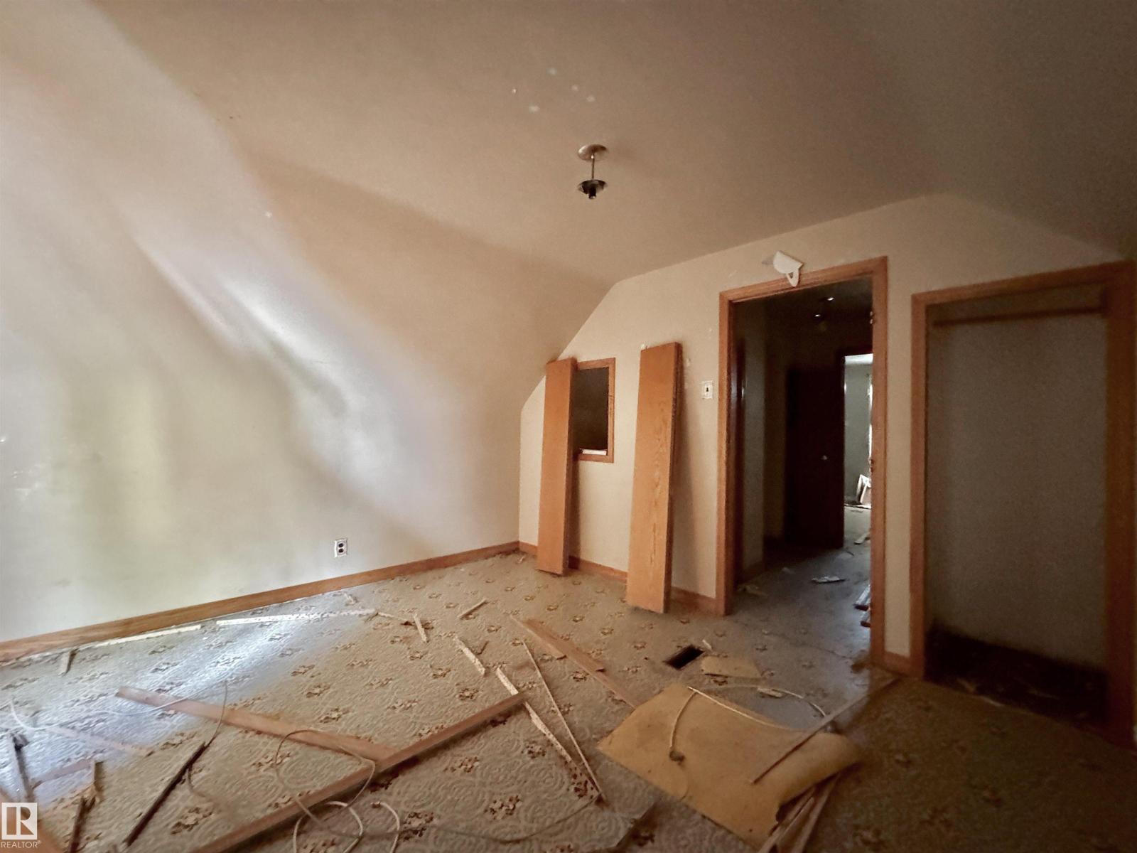 6209 106 ST NW - 30