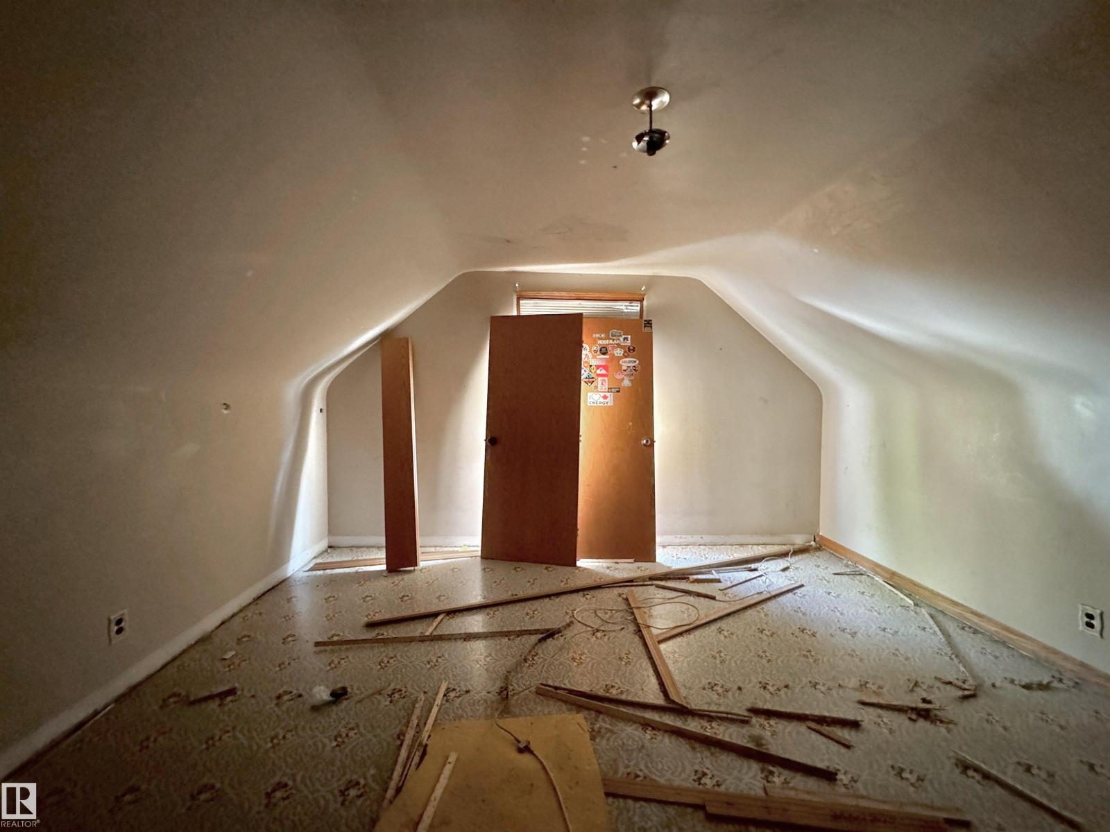 6209 106 ST NW - 31