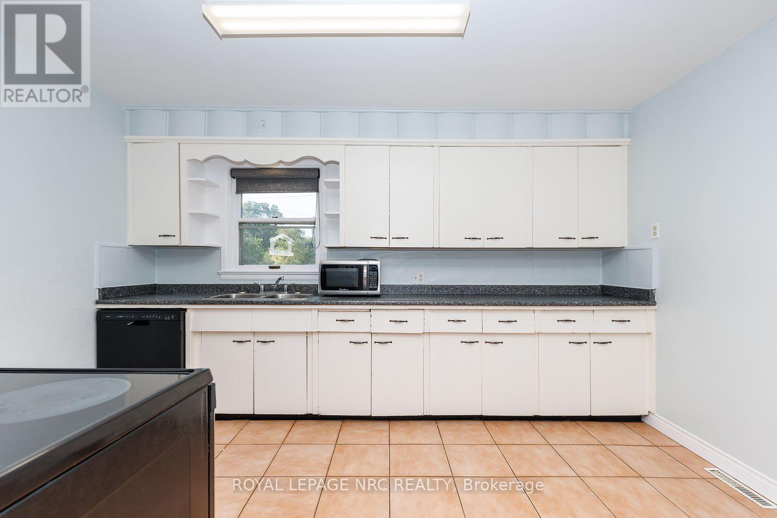 242 HENRIETTA STREET - Image 23