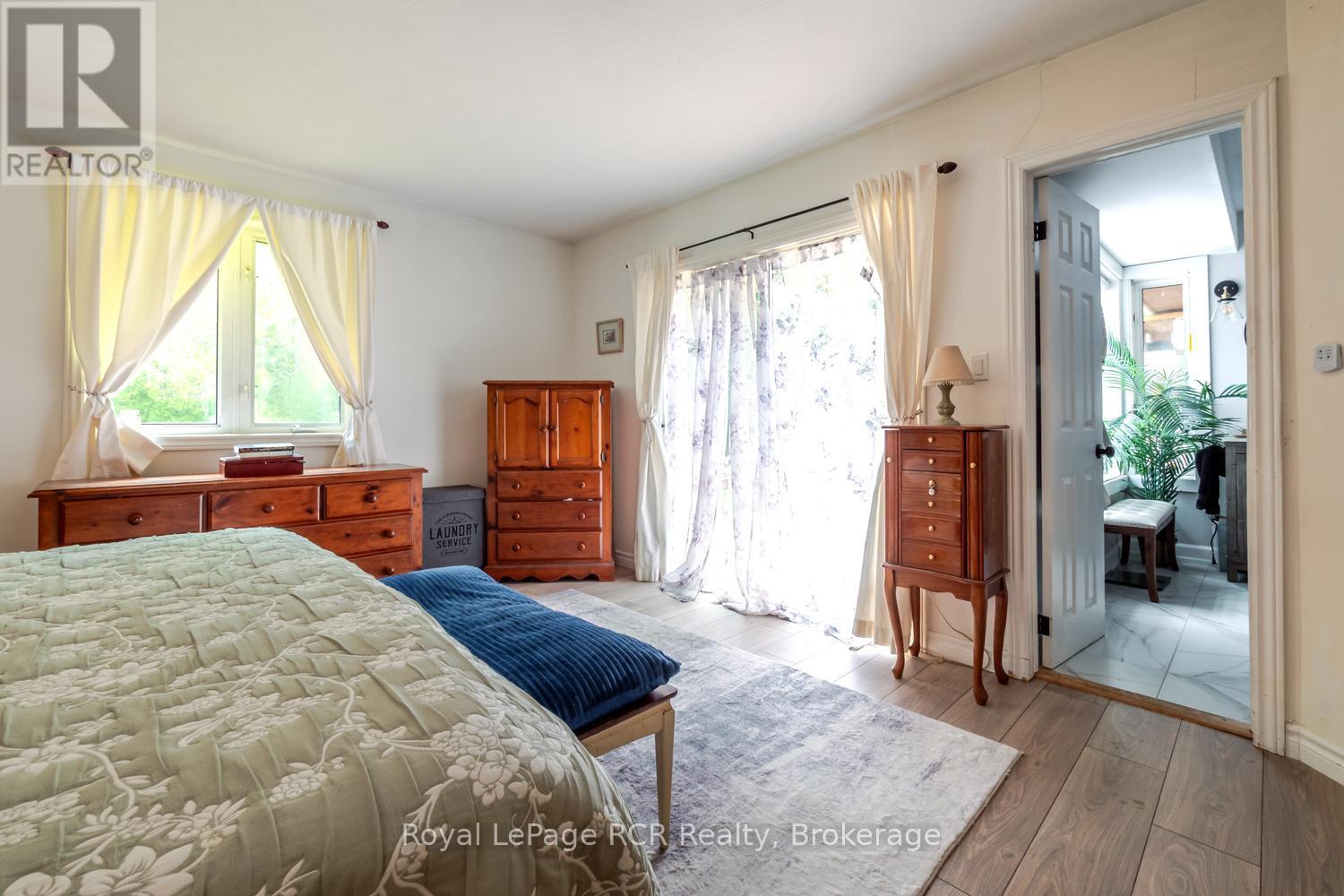 55 SHAMROCK BOULEVARD - 23