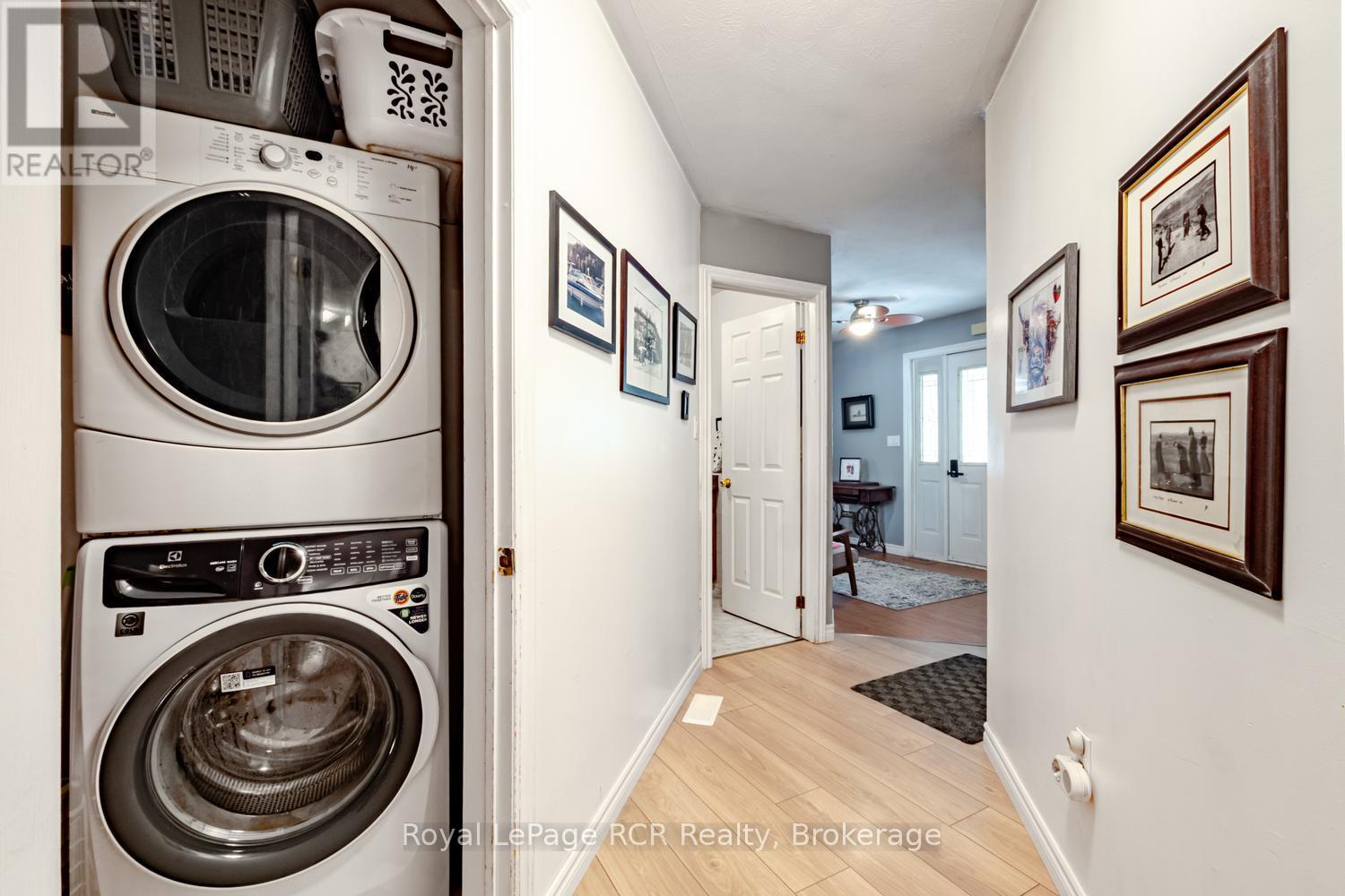 55 SHAMROCK BOULEVARD - 29