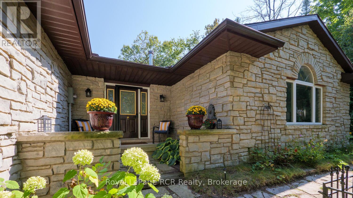 55 SHAMROCK BOULEVARD - Image 4
