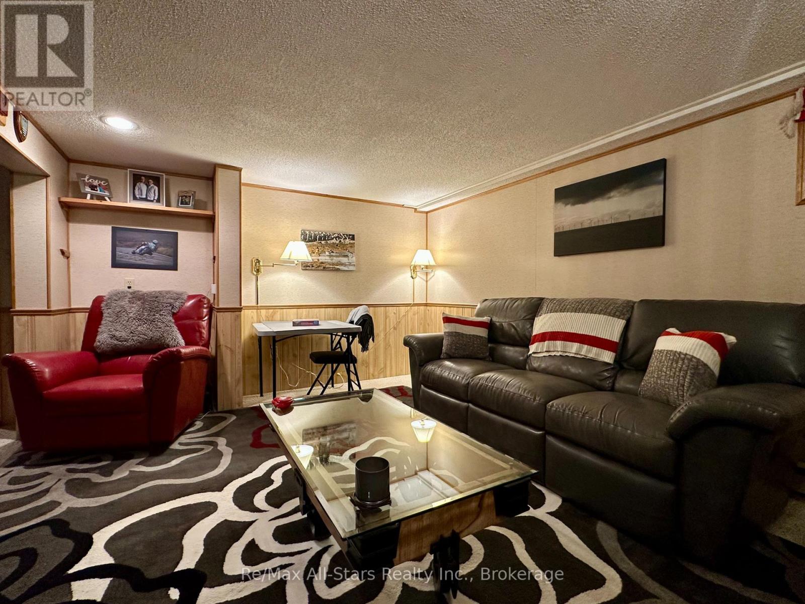 55 GOLF CLUB CRESCENT - Image 27