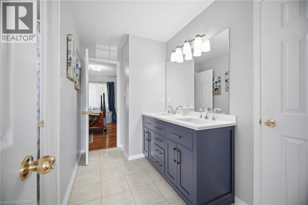 1021 HEMSTREET Crescent - Image 36