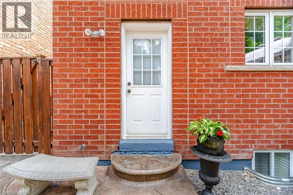 1021 HEMSTREET Crescent - Image 44