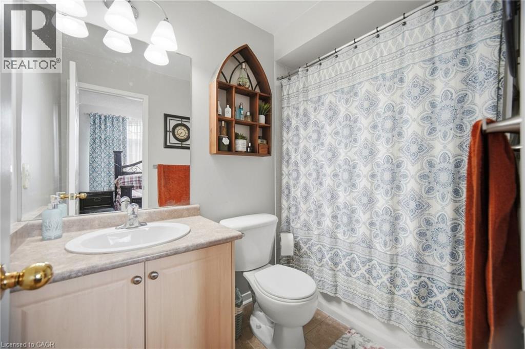 1021 HEMSTREET Crescent - Image 32