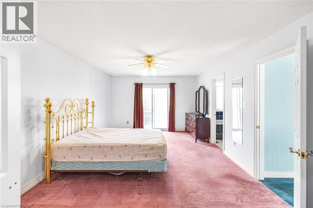 381 KERMAN Avenue - Image 25