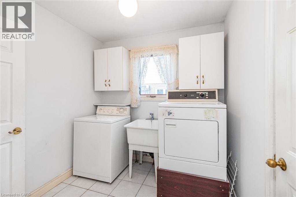 381 KERMAN Avenue - Image 20