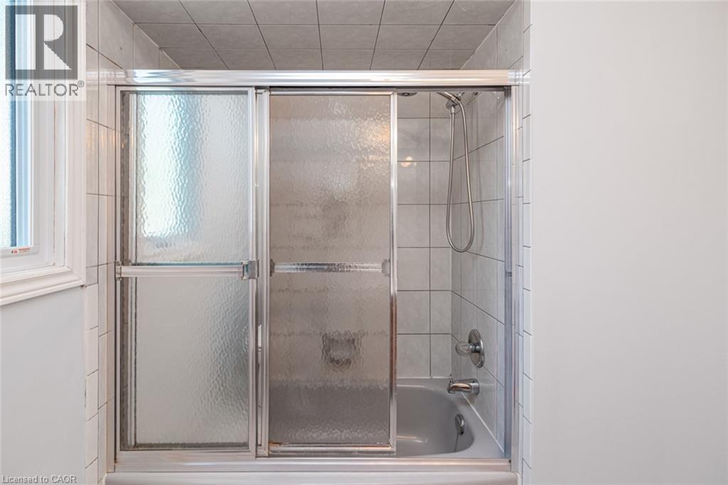 381 KERMAN Avenue - Image 31