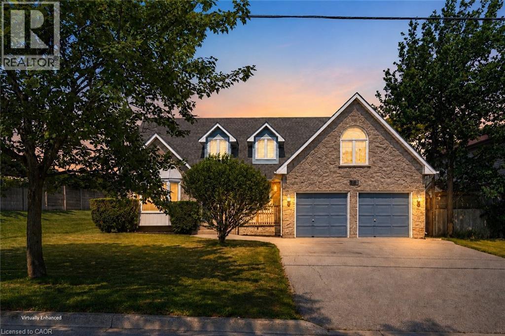 381 KERMAN Avenue - Image 3