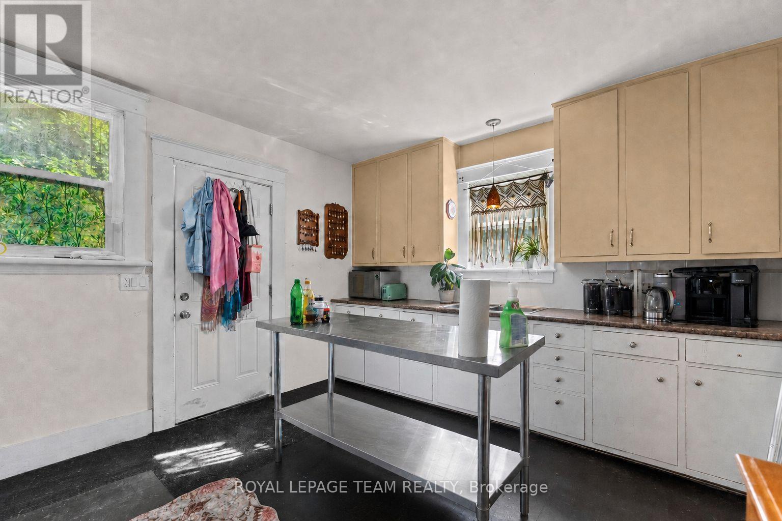 229 CECELIA STREET - 8