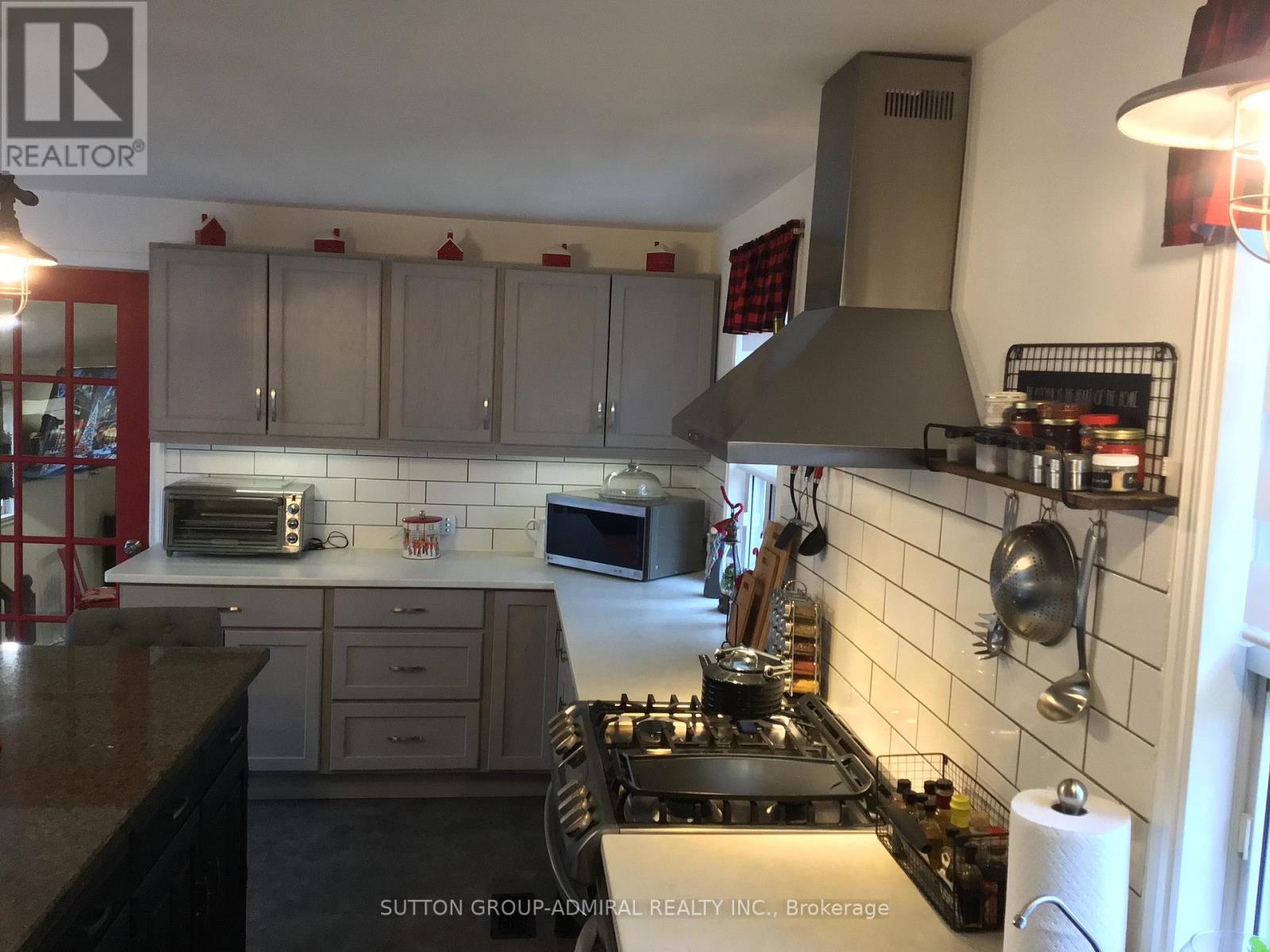 20 KING STREET W - 18
