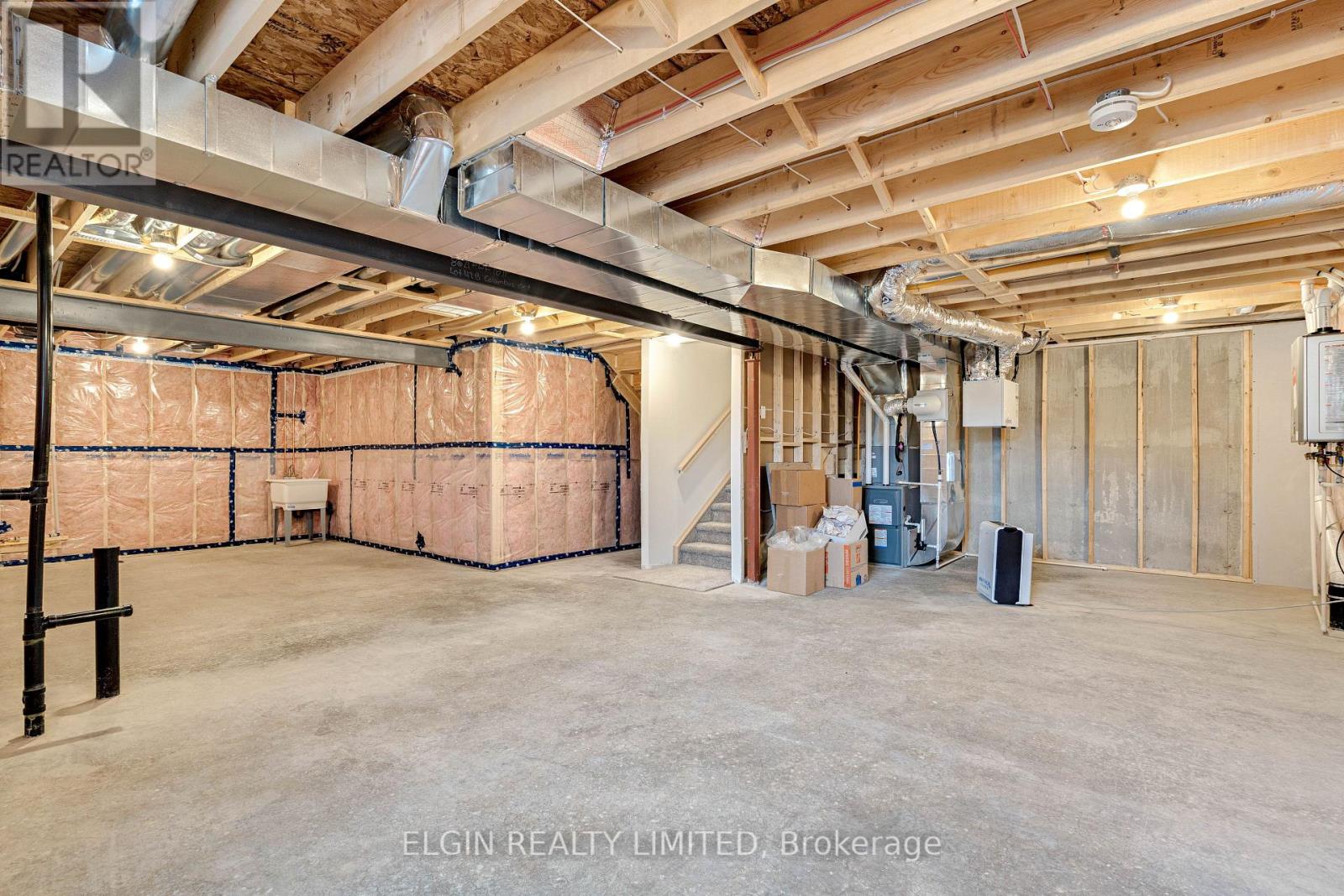 8 COLUMBUS COURT - 32