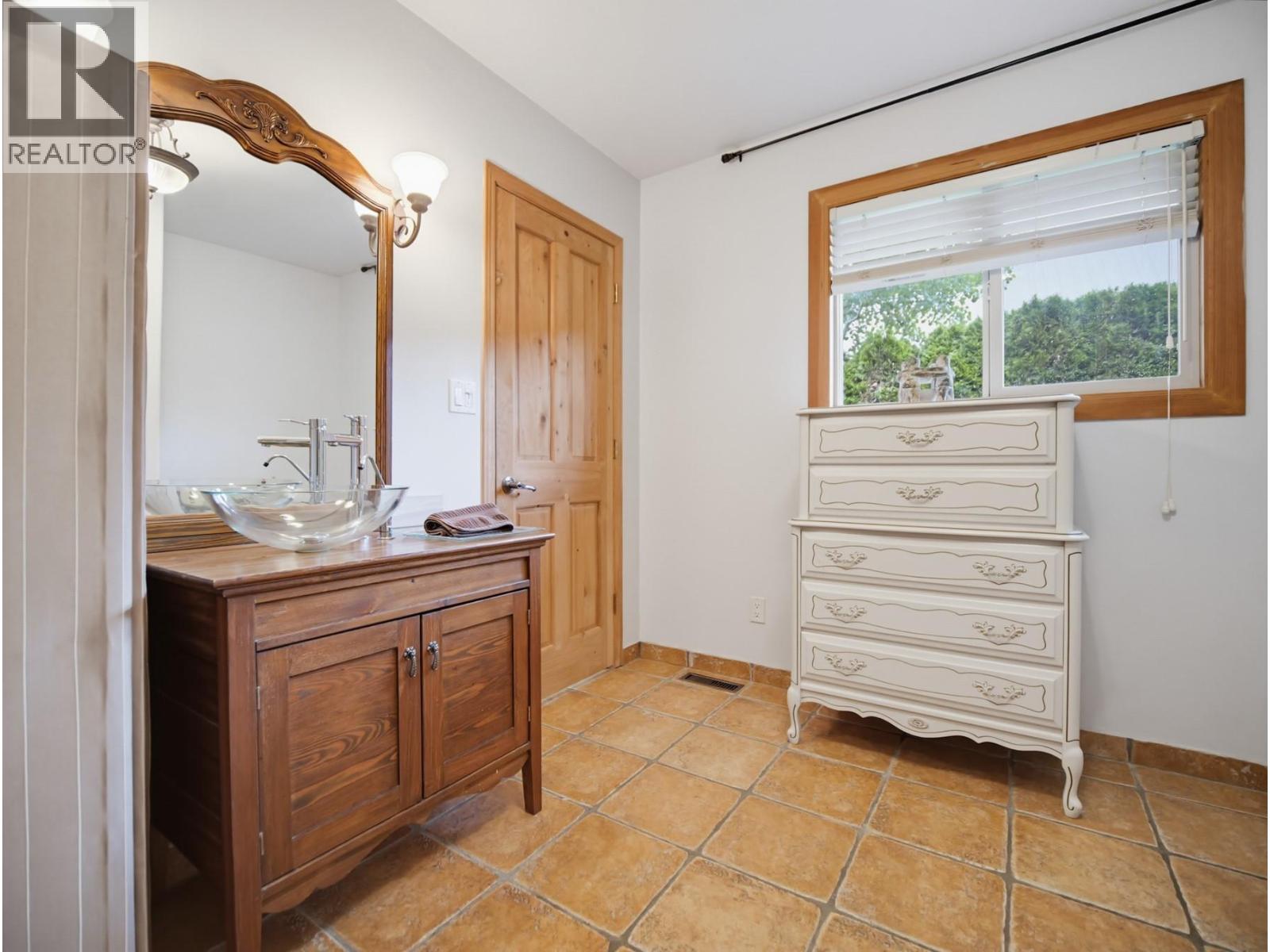 3037 POWELL Road - 38