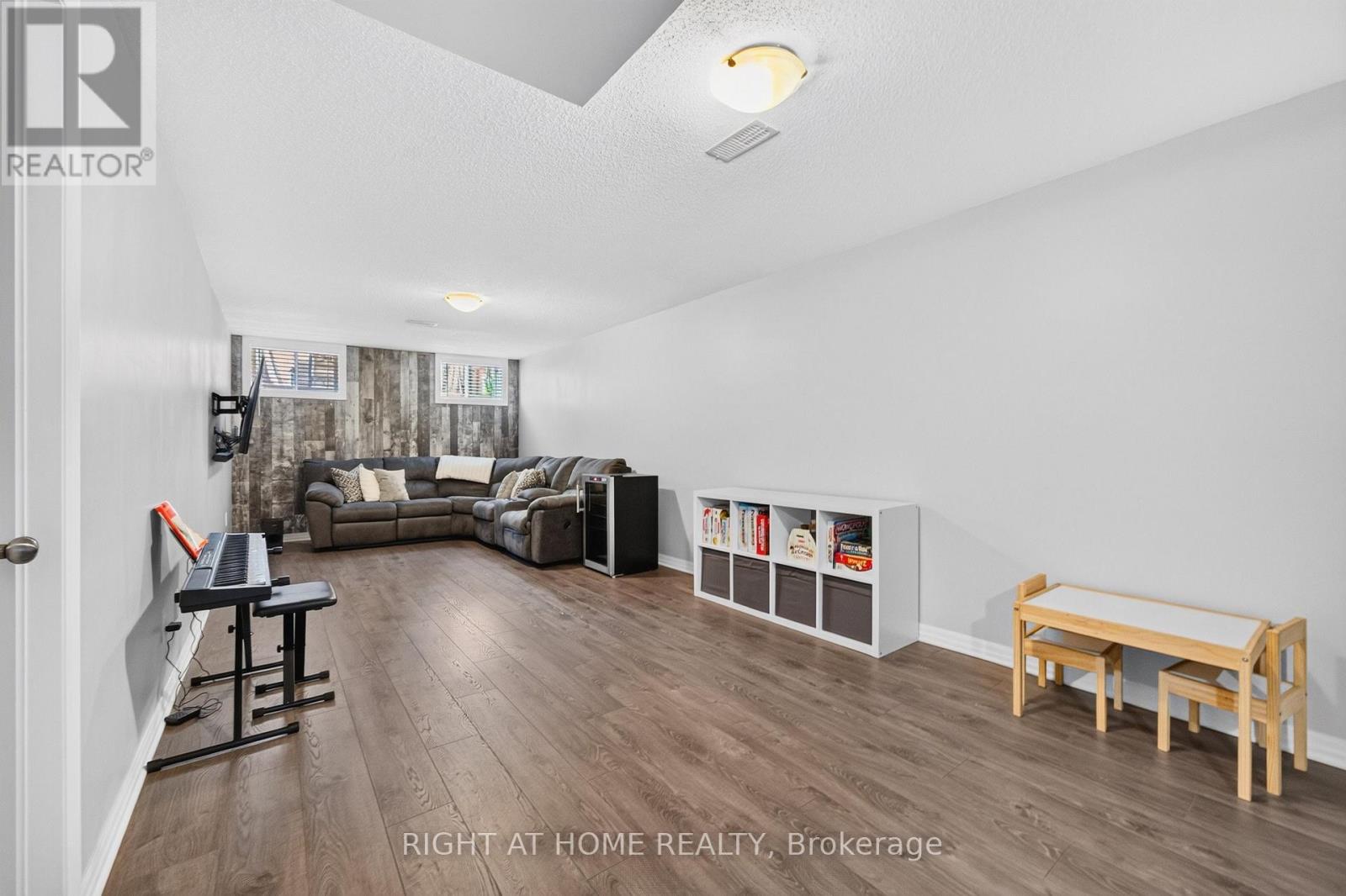 624 SPRING VALLEY DRIVE - 42
