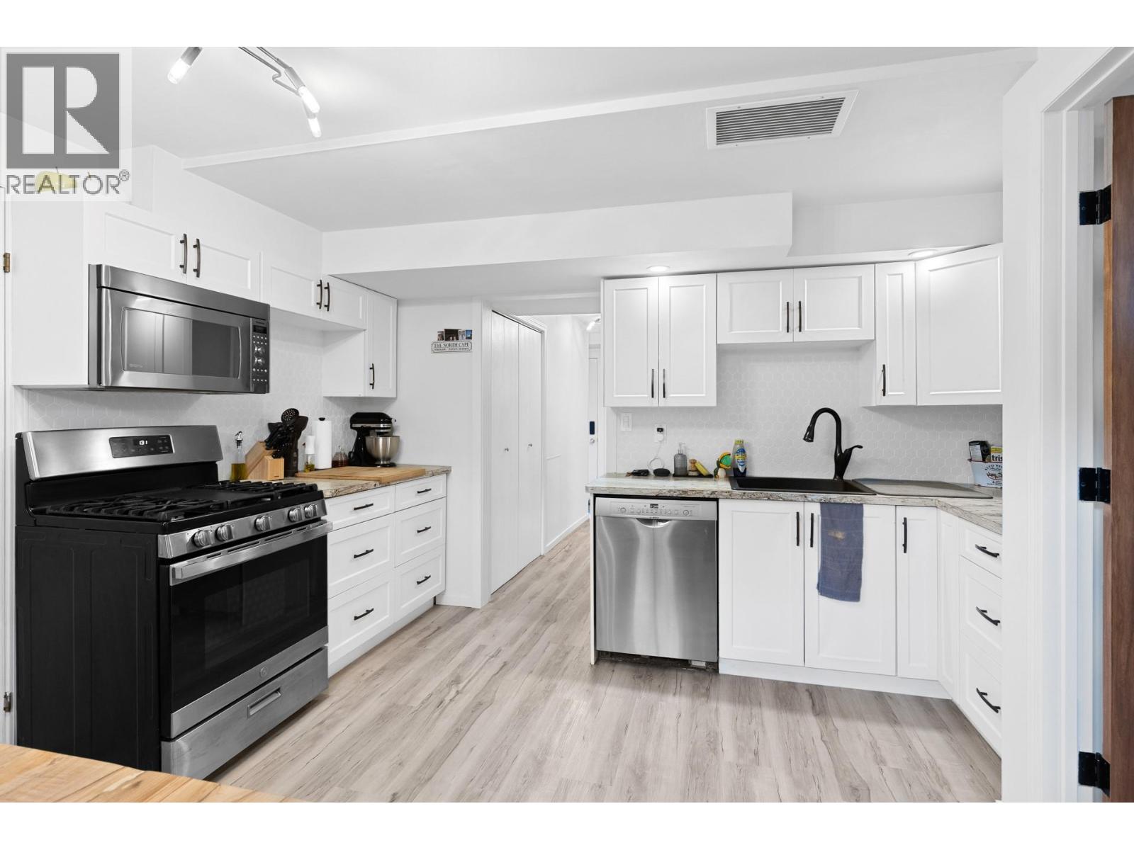 2426 Collingwood Road - 34