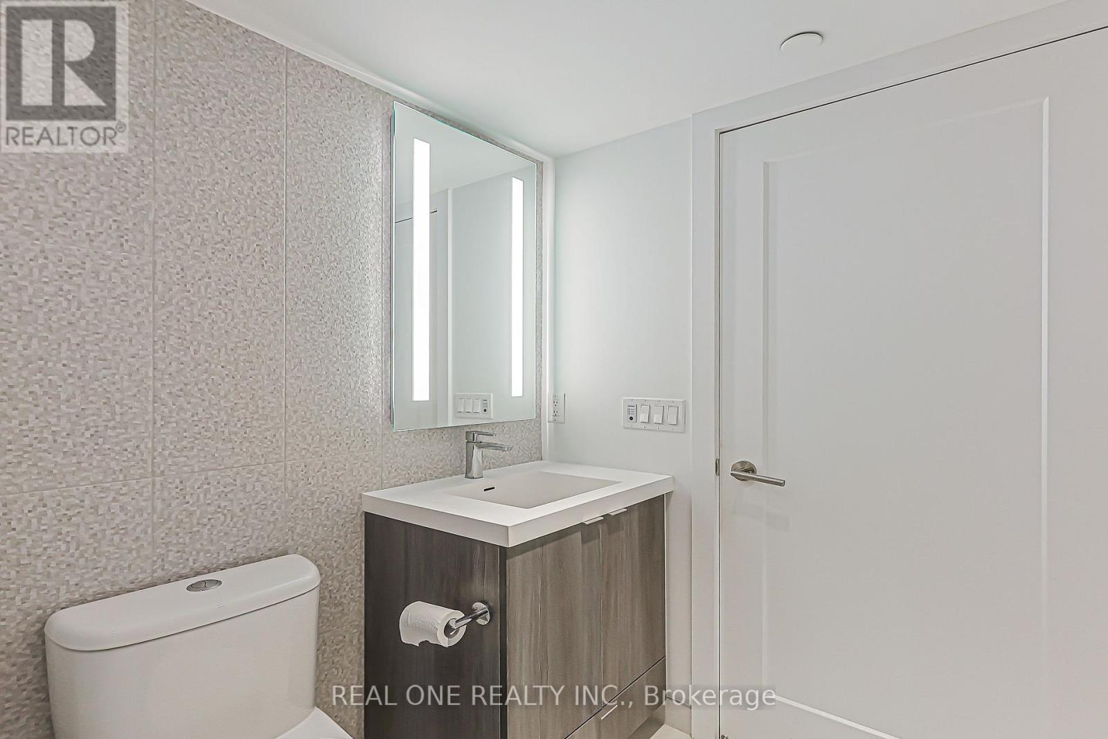 #821 585 BLOOR STREET E - Image 31