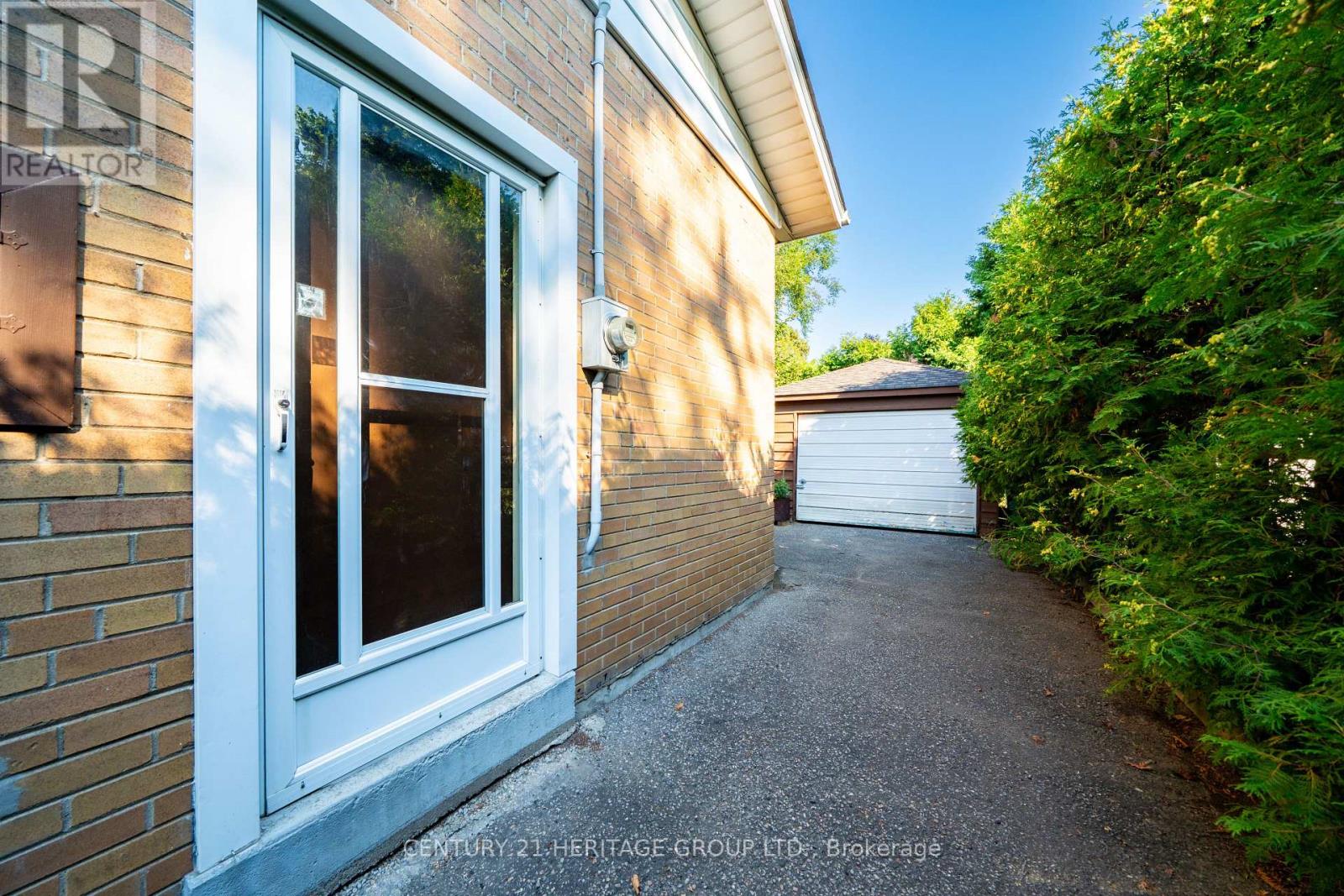 417 PALISER CRESCENT S - Image 37