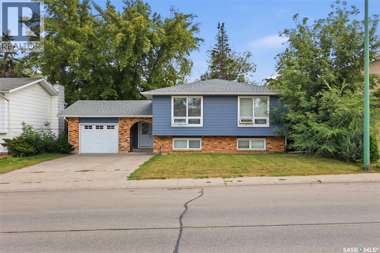 723 Lenore DRIVE - 1