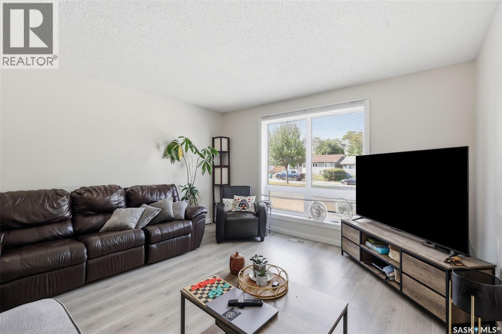 723 Lenore DRIVE - Image 5